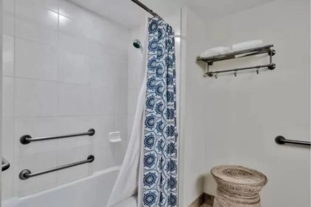 3 Bedroom Sandestin Condo In Baytowne Wharf! 0*, Destin